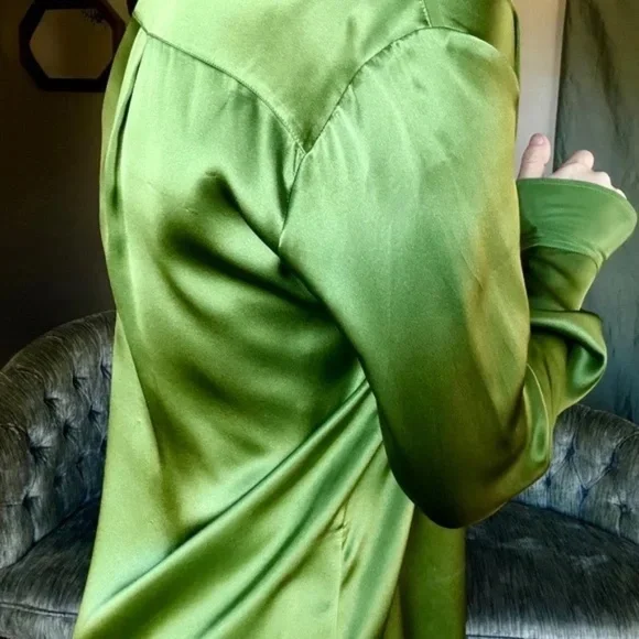 100% Silk Green Button Down Blouse Small Long Sleeve Quiet Luxury Workwear - Picture 5 of 12